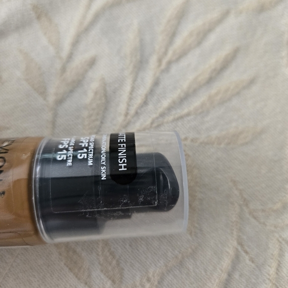 Revlon ColorStay 24HRS 400 Foundation SPF 15 Caramel - Picture 4 of 5